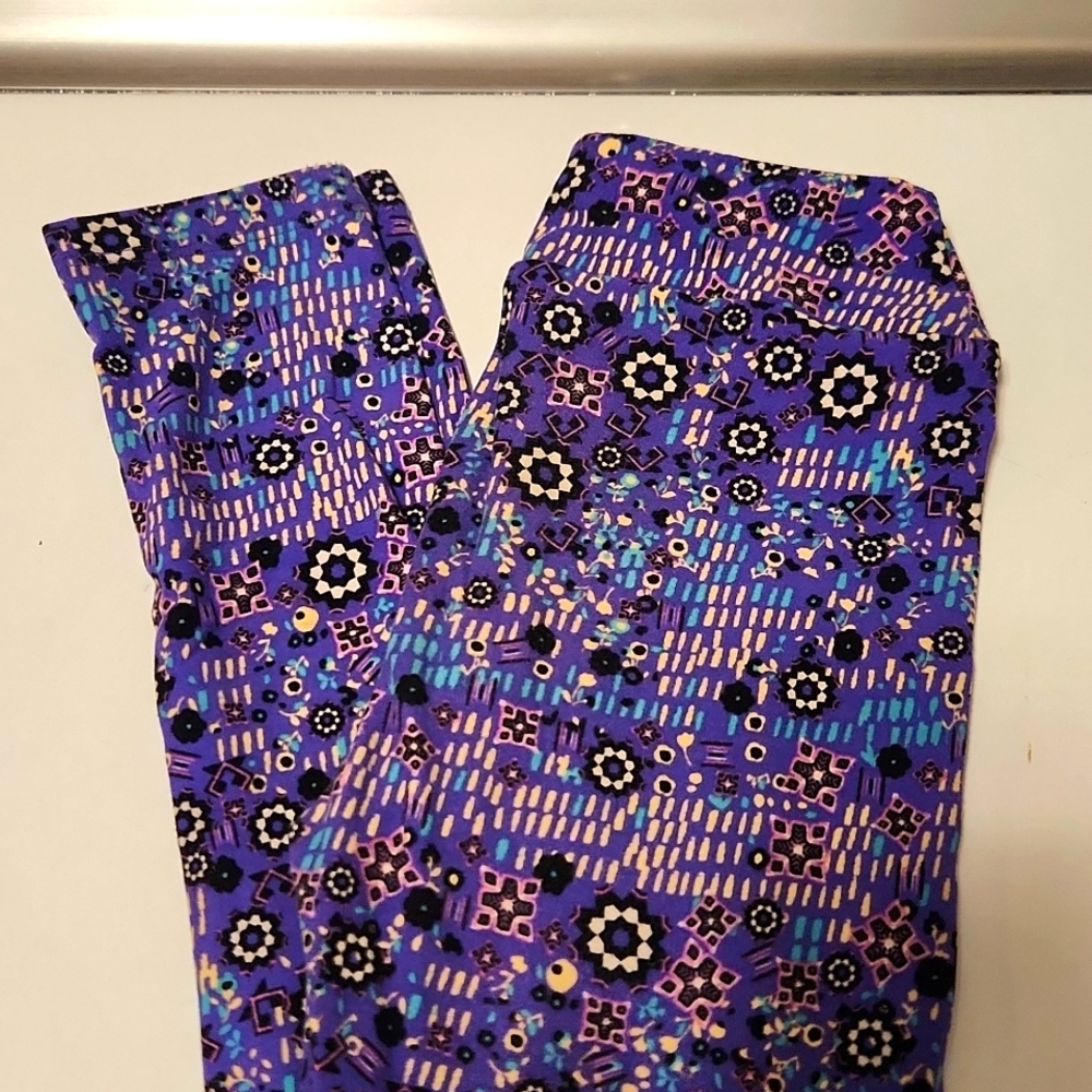 LuLaRoe Kids Leggings. Size L/XL. Floral print.
